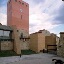 Nieves Ruiz, Fernando Nanclares, Muralla romana y torre del reloj. Gijón, 1991.