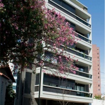 Inés Rubio. GRM Arquitectos. Edificio multifamiliar en La Plata calle Diagonal 108 - Año 2010
